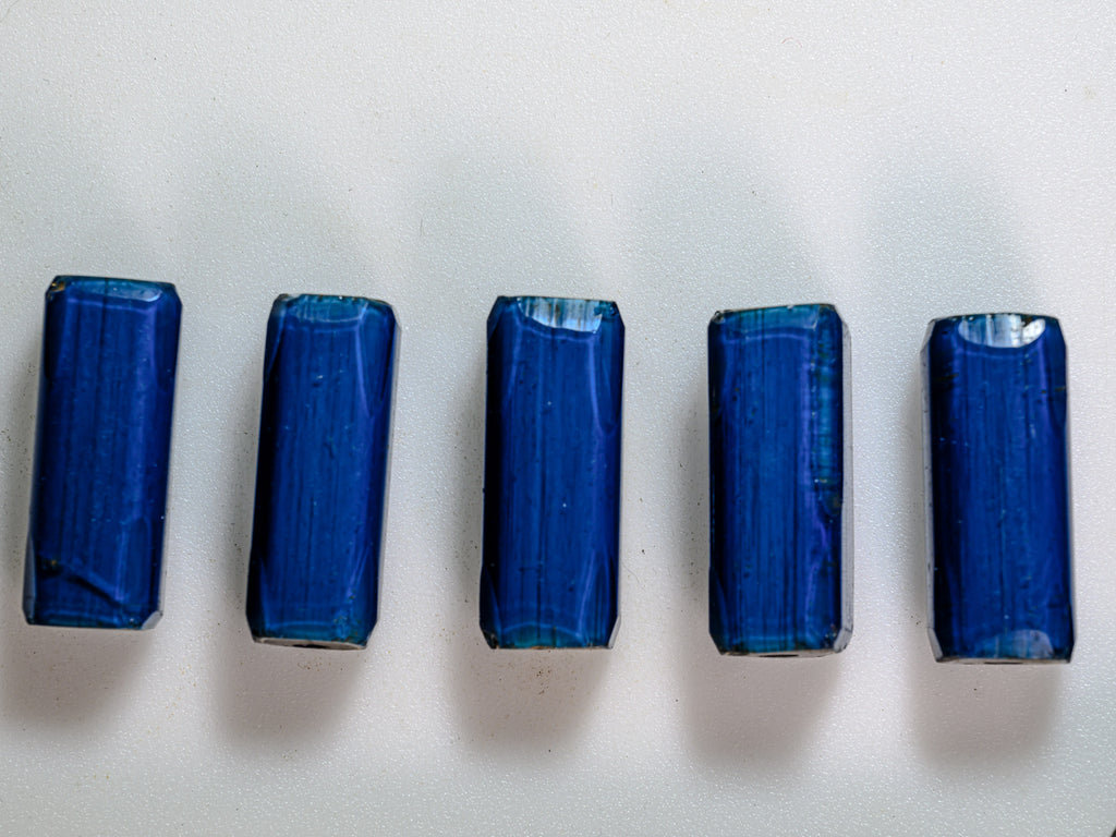 AEU120,African Trade Venetian, Antique Trade Beads, Blue, Collectible Beads, Nueva Cadiz trade bears, Nueva Cadiz venetian beads, Teal