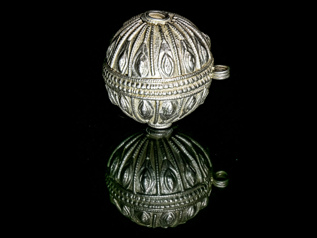 Large Antique Handmade Old Silver Globe Bead from Yemen (37x34mm), Ethnic Bead