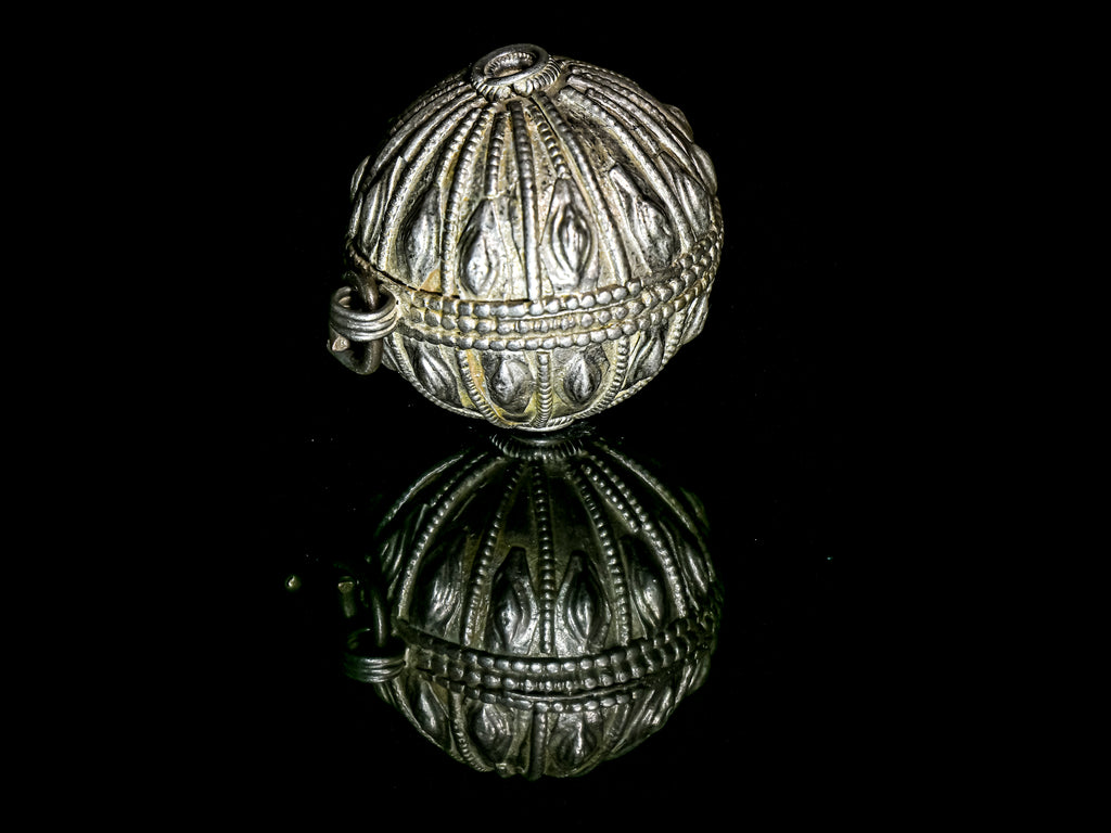 Large Antique Handmade Old Silver Globe Bead from Yemen (35x34mm), Ethnic Bead 