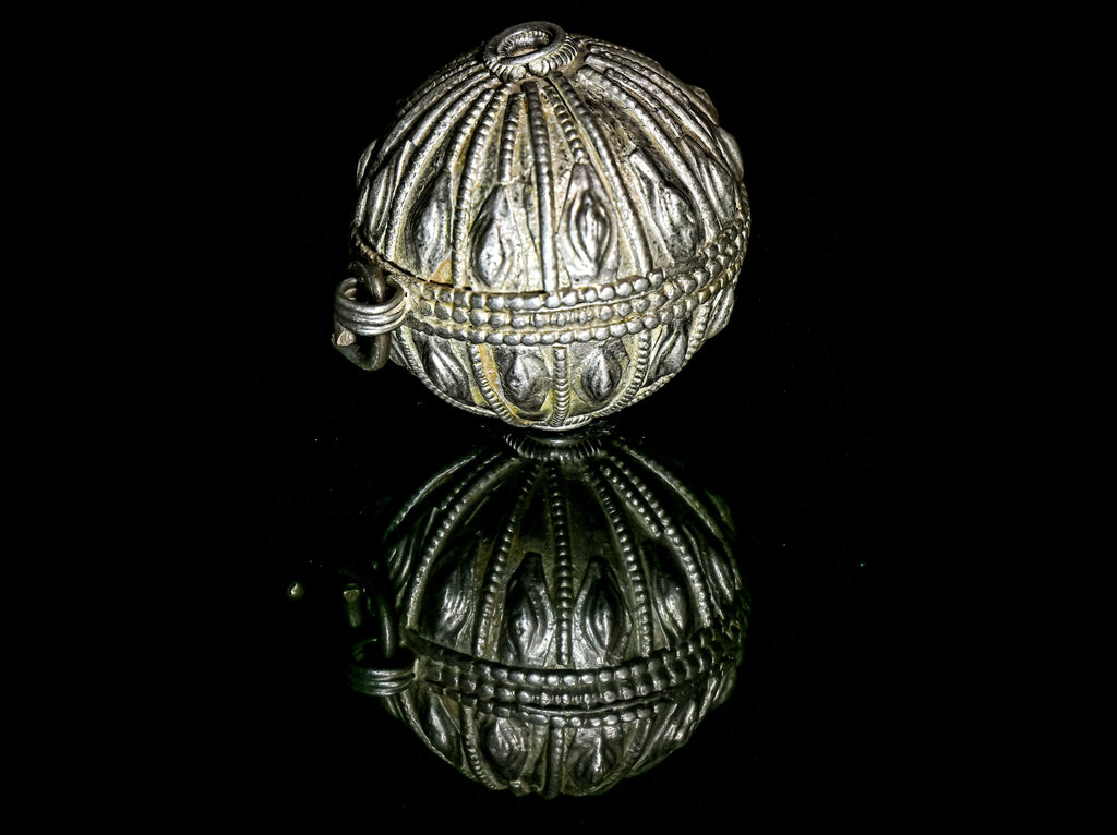 Large Antique Handmade Old Silver Globe Bead from Yemen (38x34mm), Ethnic Bead