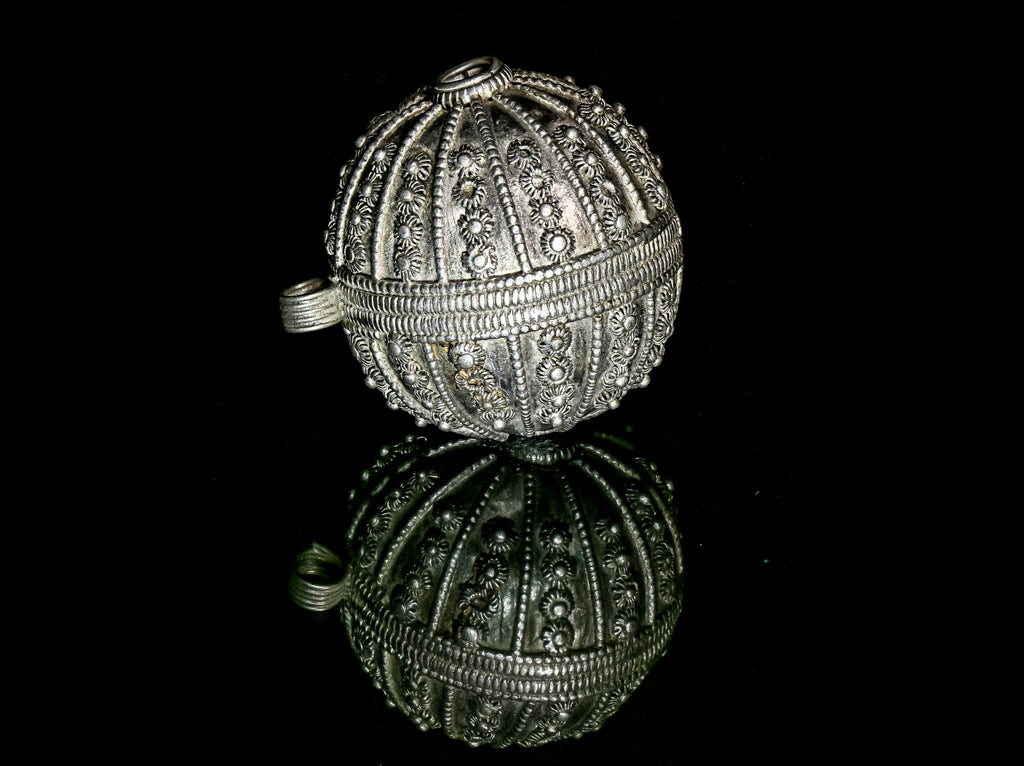 Large Antique Handmade Old Silver Globe Bead from Yemen (38x35mm), Ethnic Bead