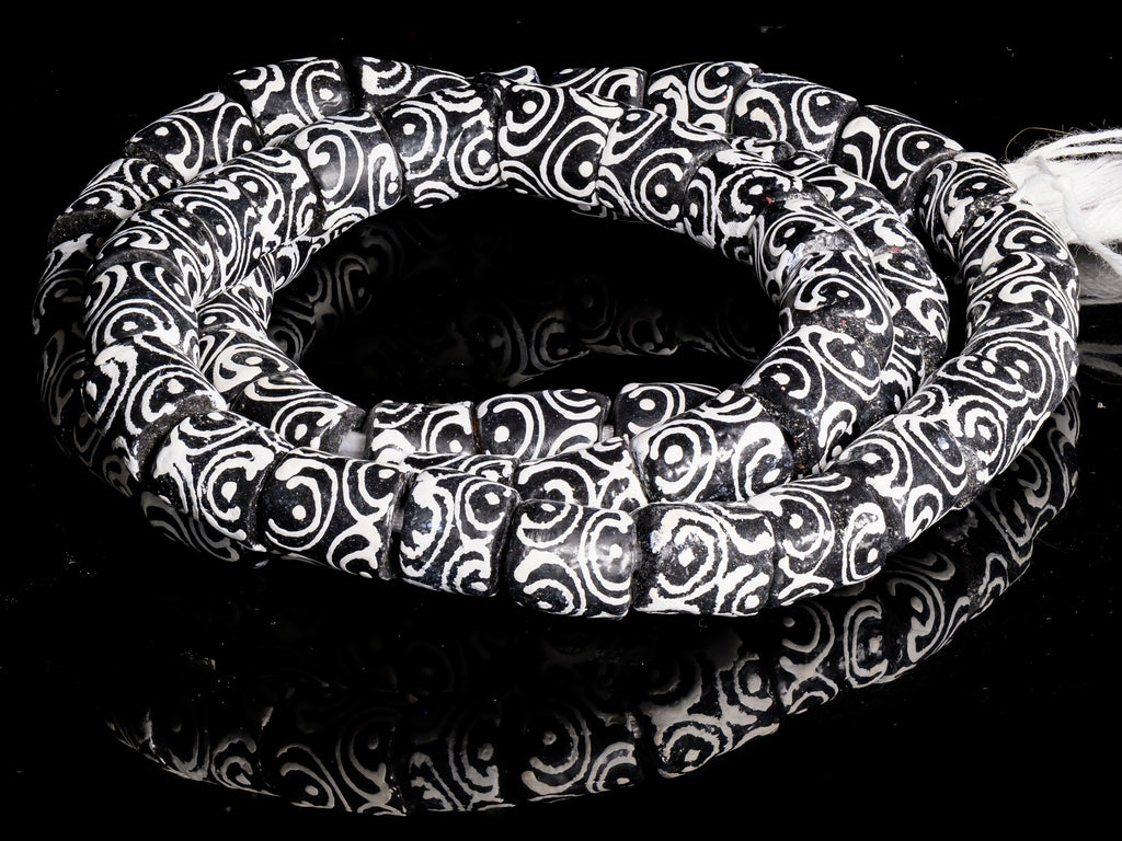 Recycled Glass Beads from Ghana - black with white pattern - M00354