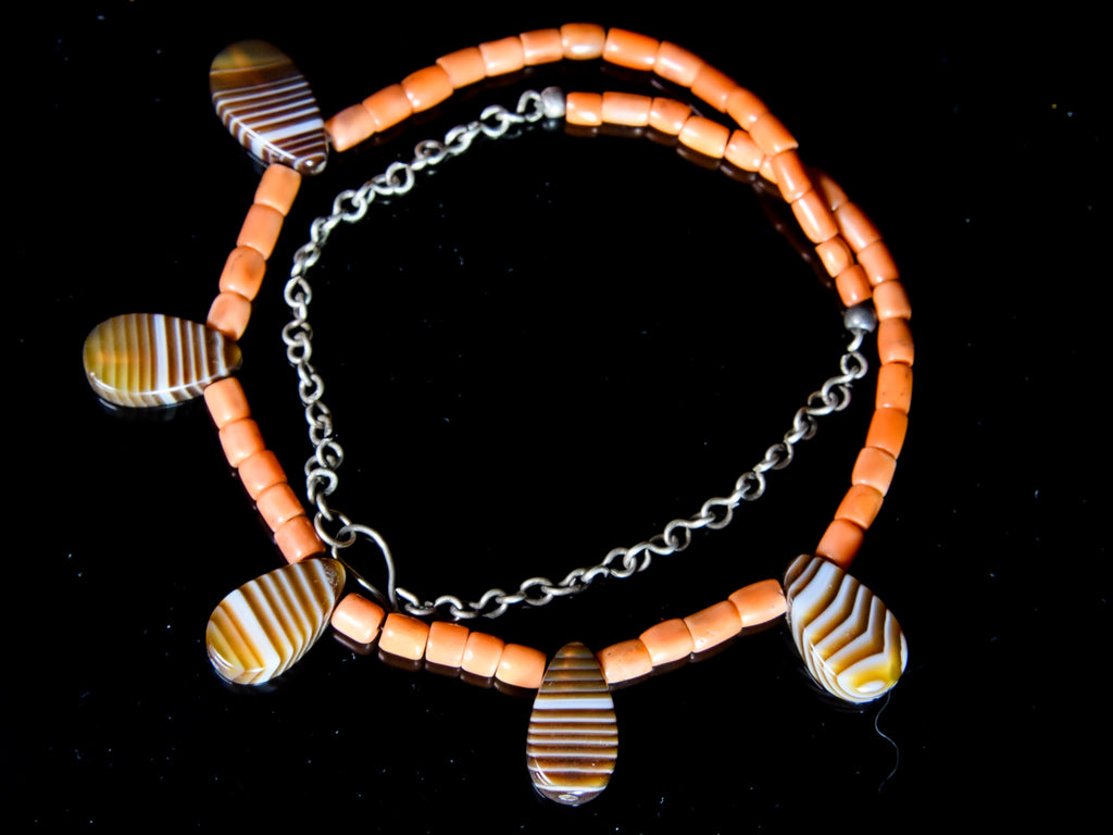 Coral Yemeni Necklace with Agate Amulets 0787